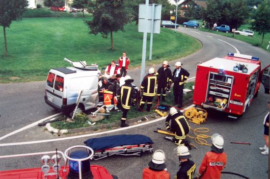 Verkehrsunfall eingeklemmte Person 11 hpim3988