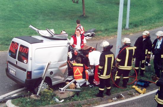 Verkehrsunfall eingeklemmte Person 10 hpim3990