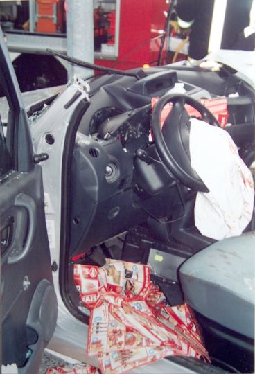 Verkehrsunfall eingeklemmte Person 4 hpim4002