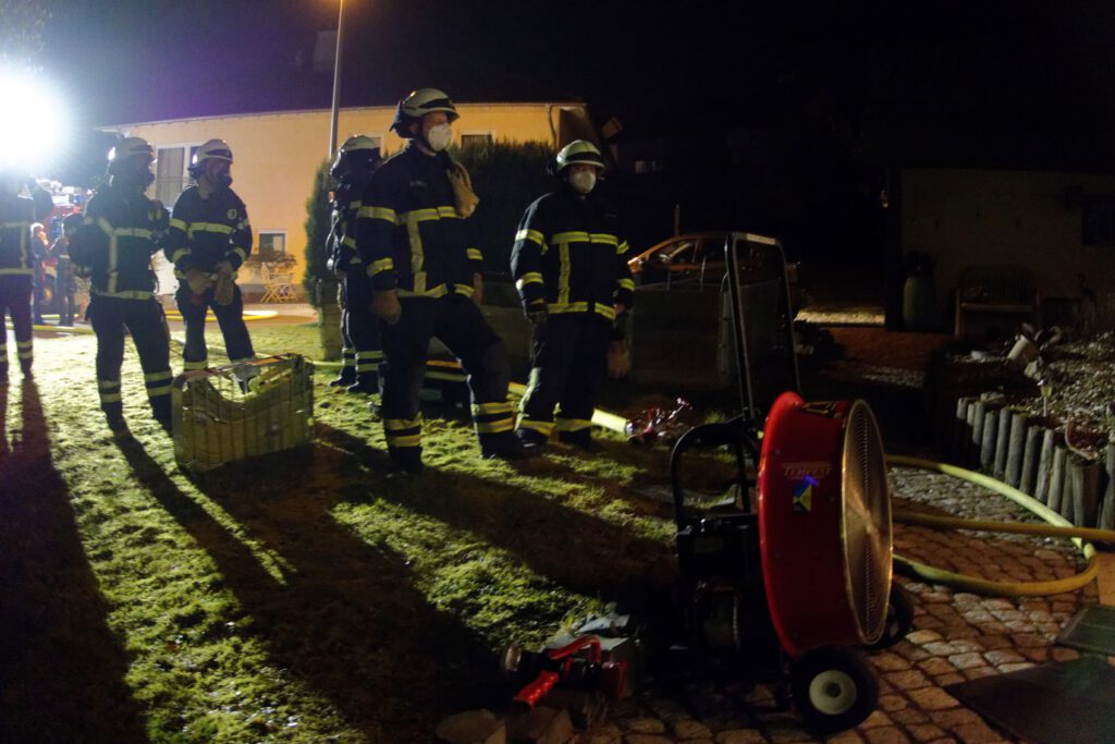 Wohnungsbrand 3 wohnungsbrand vettelschoß feuerwehr vettelschoß vettelschoss einsatz brand wohnung